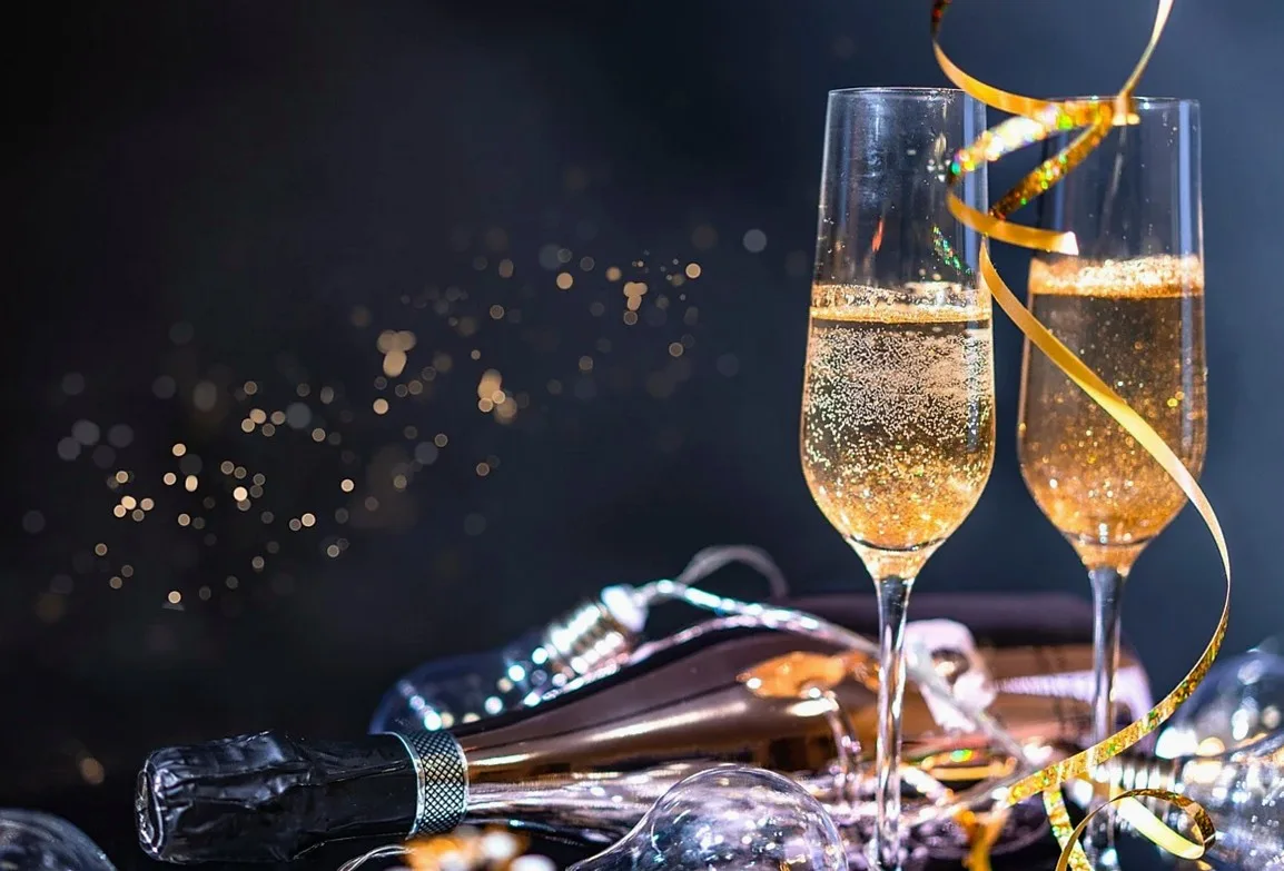 wine, glasses, toast, holiday, celebration, year, gold, greeting, decoration, eve, golden, xmas, winter, merry, glitter,